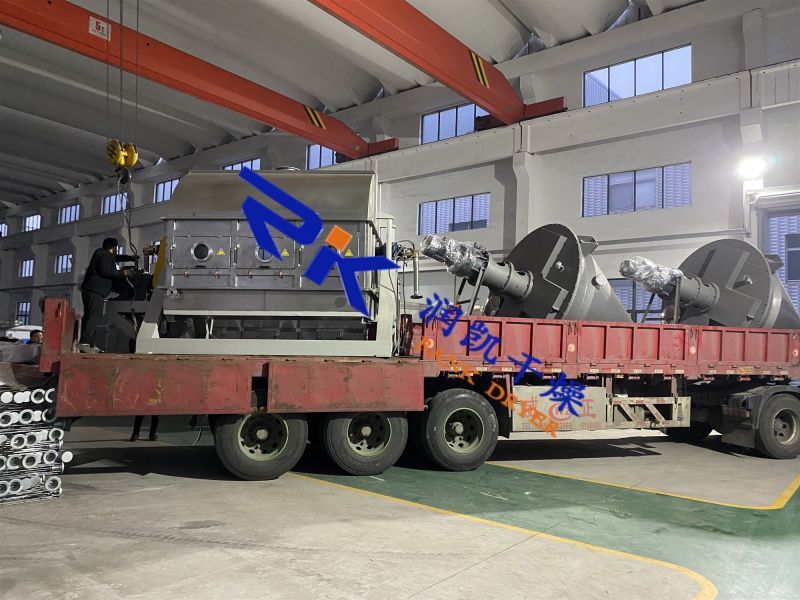 上海某客戶單位在我公司定制的HG系列滾筒刮板干燥機(jī)已成功發(fā)貨！