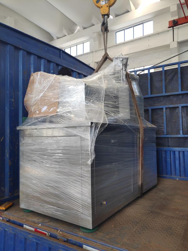 江蘇某客戶定制的濕法制粒機(jī)和搖擺顆粒機(jī)發(fā)貨！